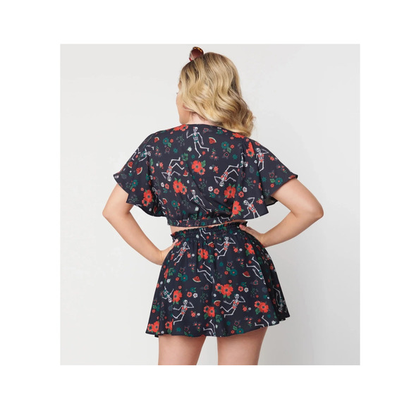 Unique Vintage Black Tropical Skeleton Daryl Crop Top Flutter Sleeves Sz L #51 - Picture 2 of 3